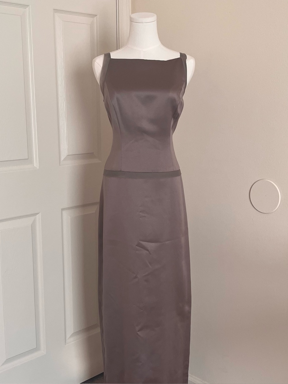 Vintage Y2K Vera Wang Taupe Sleeveless Evening Gown Womens Size 6 Formal